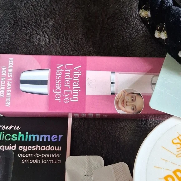 YOU GET   20 ITEMS  YOU ALSO GET 1 LUX ITEM AND 1 JEWLERY.ALL BOXES DIFFERAN - Picture 9 of 9